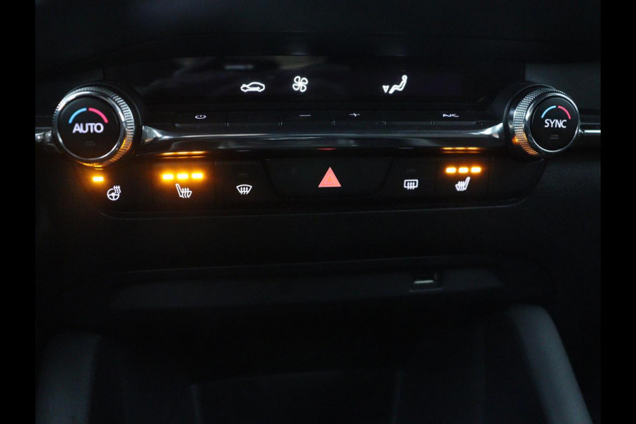 Mazda 3 2.0 e-SkyActiv-X M Hybrid 180 Comfort Bose | Head-Up | Stoelverwarming | Carplay | Camera | Keyless | Dodehoek detectie | Adaptive cruise | Stuurverwarming | Navigatie | Full LED