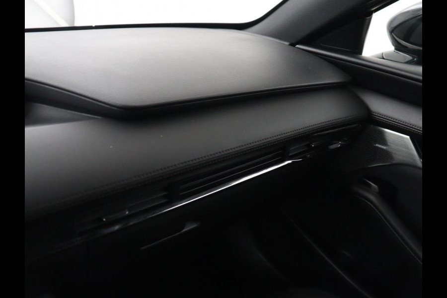Mazda 3 2.0 e-SkyActiv-X M Hybrid 180 Comfort Bose | Head-Up | Stoelverwarming | Carplay | Camera | Keyless | Dodehoek detectie | Adaptive cruise | Stuurverwarming | Navigatie | Full LED