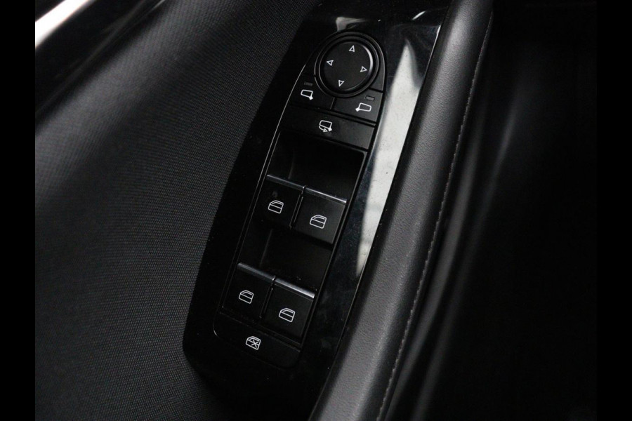 Mazda 3 2.0 e-SkyActiv-X M Hybrid 180 Comfort Bose | Head-Up | Stoelverwarming | Carplay | Camera | Keyless | Dodehoek detectie | Adaptive cruise | Stuurverwarming | Navigatie | Full LED