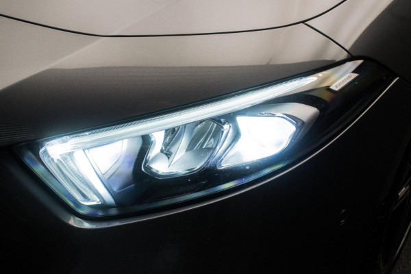 Mercedes-Benz A-Klasse 180 AMG Night Edition Automaat ORG NL [ Sfeerverlichting Elektrische Trekhaak Camera Stoelverwarming ]