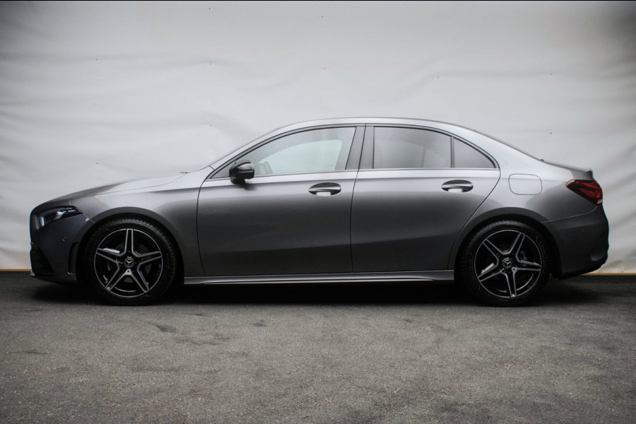 Mercedes-Benz A-Klasse 180 AMG Night Edition Automaat ORG NL [ Sfeerverlichting Elektrische Trekhaak Camera Stoelverwarming ]