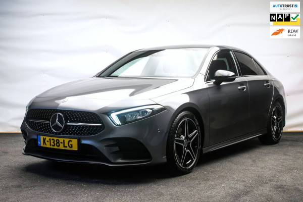 Mercedes-Benz A-Klasse 180 AMG Night Edition Automaat ORG NL [ Sfeerverlichting Elektrische Trekhaak Camera Stoelverwarming ]
