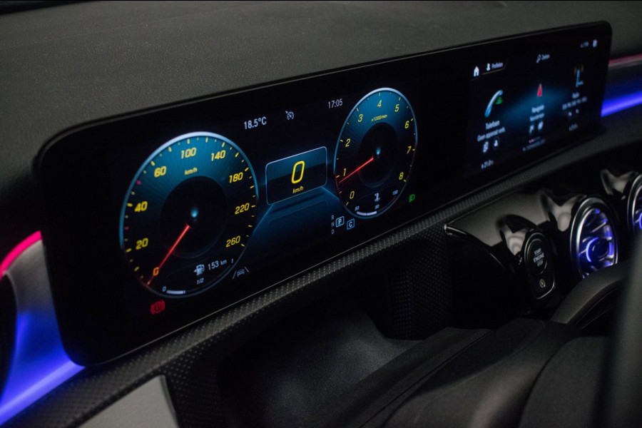 Mercedes-Benz A-Klasse 180 AMG Night Edition Automaat ORG NL [ Sfeerverlichting Elektrische Trekhaak Camera Stoelverwarming ]