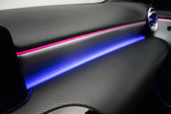 Mercedes-Benz A-Klasse 180 AMG Night Edition Automaat ORG NL [ Sfeerverlichting Elektrische Trekhaak Camera Stoelverwarming ]