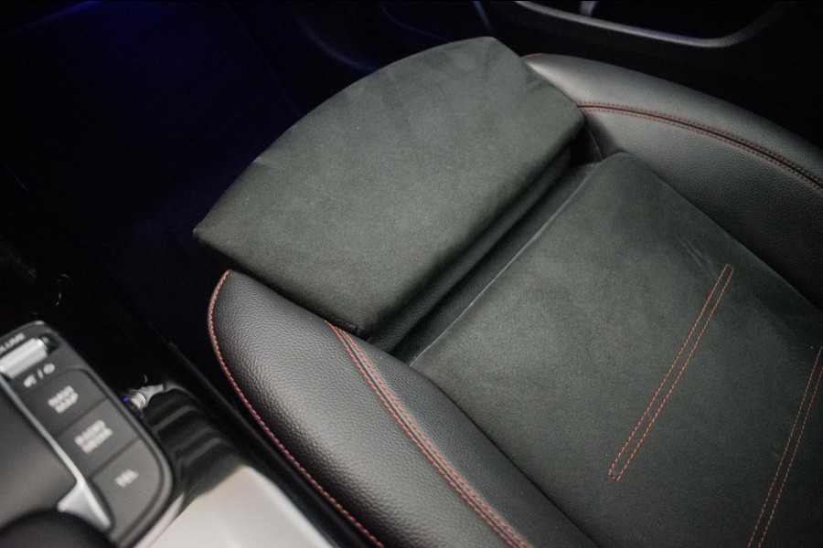 Mercedes-Benz A-Klasse 180 AMG Night Edition Automaat ORG NL [ Sfeerverlichting Elektrische Trekhaak Camera Stoelverwarming ]