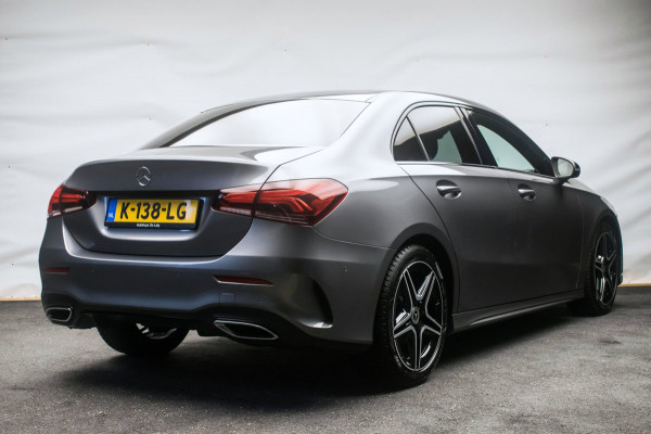 Mercedes-Benz A-Klasse 180 AMG Night Edition Automaat ORG NL [ Sfeerverlichting Elektrische Trekhaak Camera Stoelverwarming ]