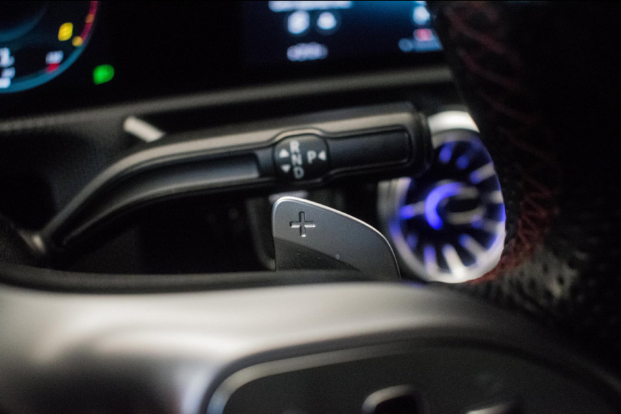 Mercedes-Benz A-Klasse 180 AMG Night Edition Automaat ORG NL [ Sfeerverlichting Elektrische Trekhaak Camera Stoelverwarming ]