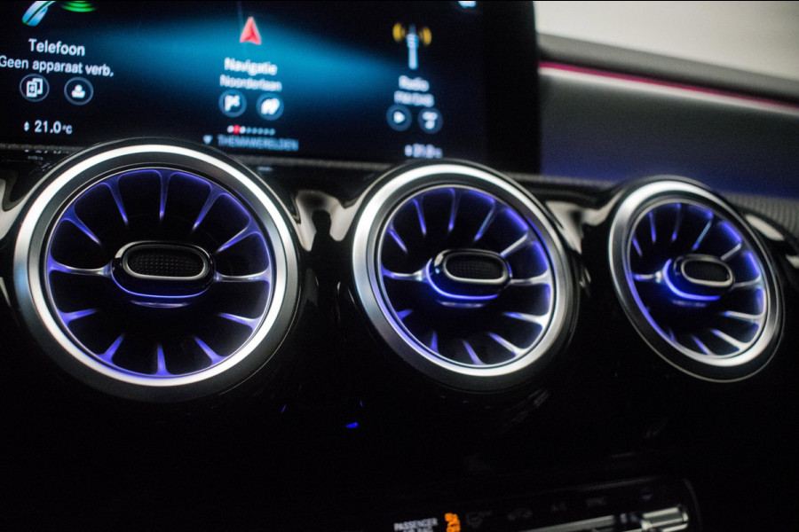 Mercedes-Benz A-Klasse 180 AMG Night Edition Automaat ORG NL [ Sfeerverlichting Elektrische Trekhaak Camera Stoelverwarming ]