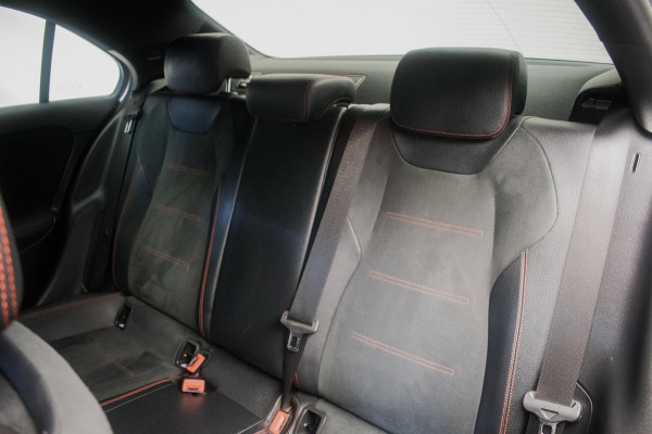 Mercedes-Benz A-Klasse 180 AMG Night Edition Automaat ORG NL [ Sfeerverlichting Elektrische Trekhaak Camera Stoelverwarming ]