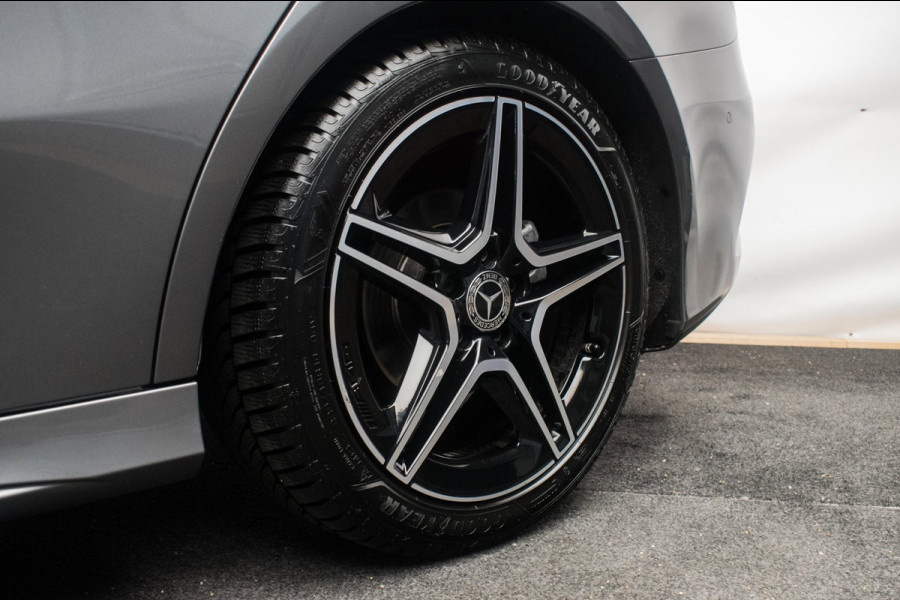 Mercedes-Benz A-Klasse 180 AMG Night Edition Automaat ORG NL [ Sfeerverlichting Elektrische Trekhaak Camera Stoelverwarming ]