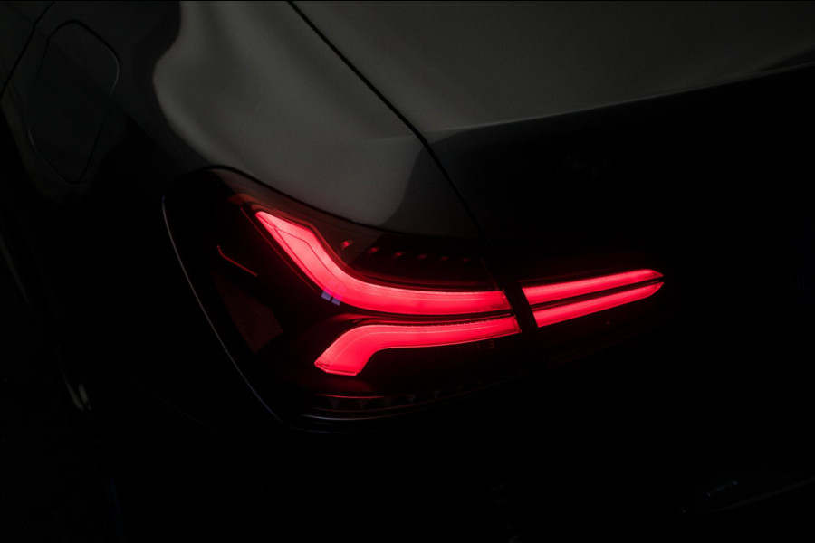 Mercedes-Benz A-Klasse 180 AMG Night Edition Automaat ORG NL [ Sfeerverlichting Elektrische Trekhaak Camera Stoelverwarming ]