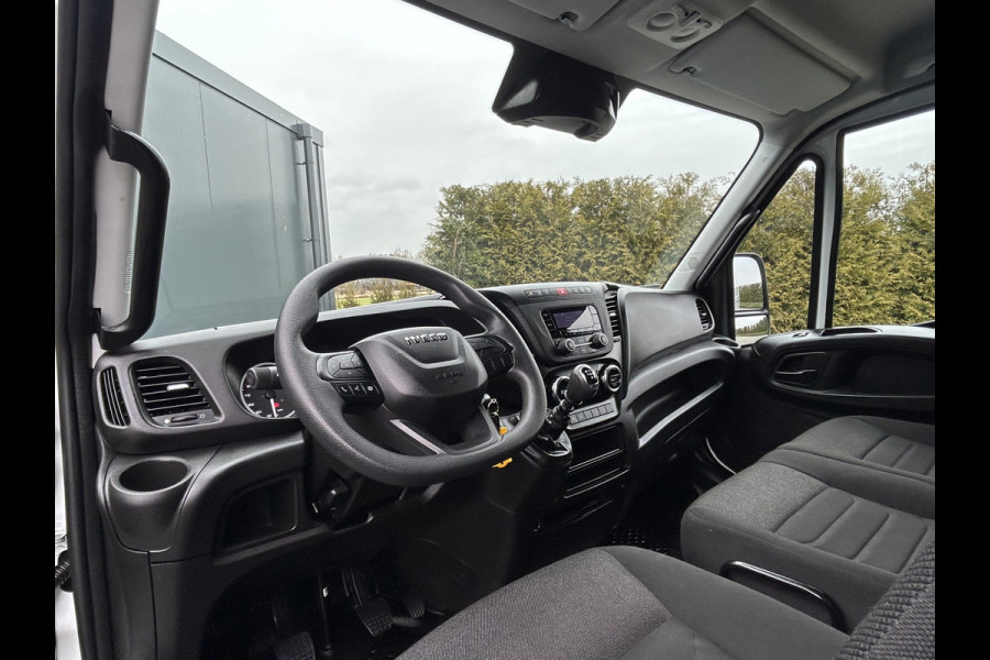 Iveco Daily 35S14V 2.3 136 PK / L2H2 / 270 A DEUREN / 3.5T TREKHAAK / 45.331 KM !! / AIRCO / BLUETOOTH