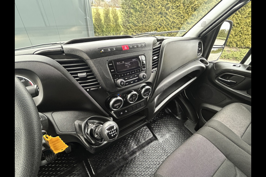 Iveco Daily 35S14V 2.3 136 PK / L2H2 / 270 A DEUREN / 3.5T TREKHAAK / 45.331 KM !! / AIRCO / BLUETOOTH