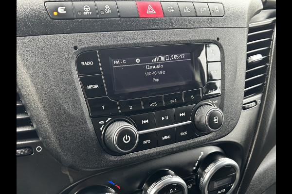 Iveco Daily 35S14V 2.3 136 PK / L2H2 / 270 A DEUREN / 3.5T TREKHAAK / 45.331 KM !! / AIRCO / BLUETOOTH