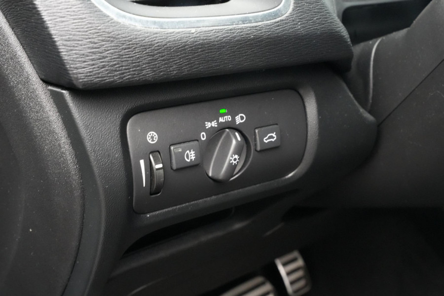 Volvo V40 2.0 T4 Business Sport R Design Stoelverw. Leer/Alcantara Digitale Teller Cruise PDC
