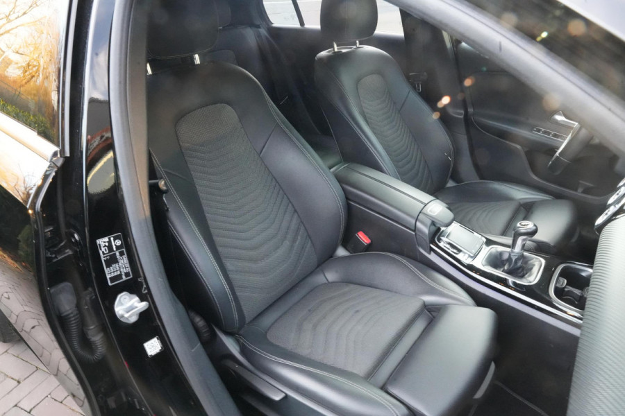 Mercedes-Benz A-Klasse 160 Ambient LED Leer/Stof Camera