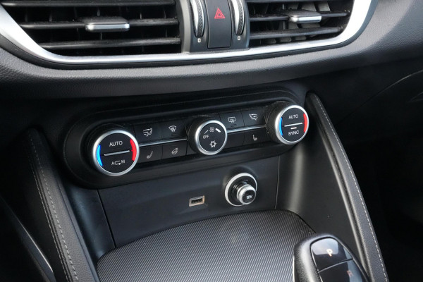 Alfa Romeo Stelvio 2.0 T AWD Super Keyless Leer Memory Stuurverw. DAB+ Camera