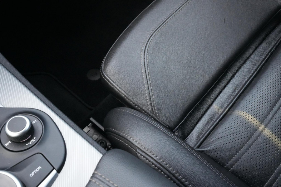 Alfa Romeo Stelvio 2.0 T AWD Super Keyless Leer Memory Stuurverw. DAB+ Camera