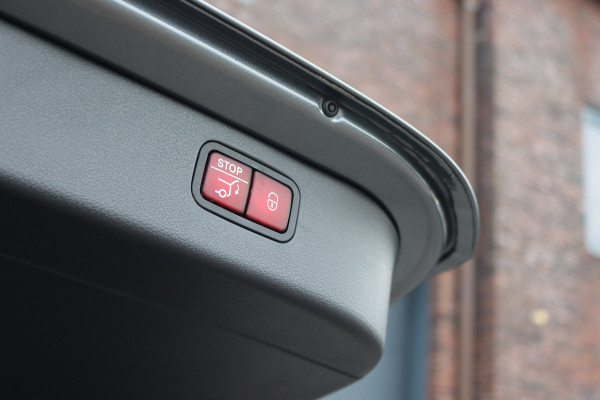 Mercedes-Benz C-Klasse Estate 300 e AMG Line Premium+ | Distronic+ | Panoramadak | Trekhaak | Memory | HUD | Digital Light | Verwarmd Stuurwiel | Advanced Sound System | Keyless Go | Surround Camera |