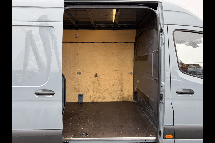 Mercedes-Benz Sprinter 215 1.9 CDI L2H2 LED MBUX Climate Control Cruise Control Camera Carplay Lucht geveerde stoel