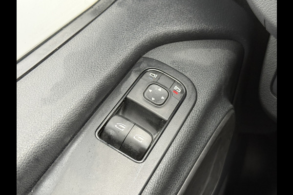 Mercedes-Benz Sprinter 215 1.9 CDI L2H2 LED MBUX Climate Control Cruise Control Camera Carplay Lucht geveerde stoel