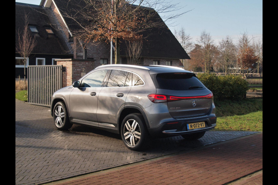 Mercedes-Benz EQA 250 Business Solution Luxury 67 kWh | SOH 98% | Camera | Sfeerverlichting | NL-Auto |