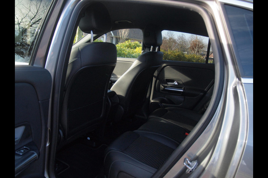Mercedes-Benz EQA 250 Business Solution Luxury 67 kWh | SOH 98% | Camera | Sfeerverlichting | NL-Auto |