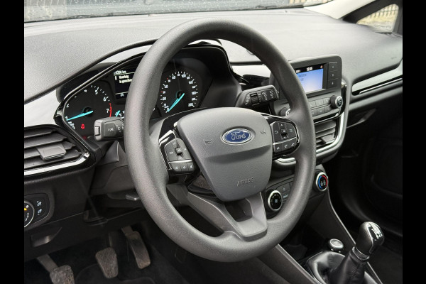 Ford Fiesta 1.1 Trend Dealer Onderhouden,Trekhaak,Airco,Cruise,N.A.P,Zeer Zuinig,Nieuwe Apk bij Aflevering