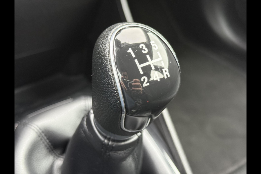 Ford Fiesta 1.1 Trend Dealer Onderhouden,Trekhaak,Airco,Cruise,N.A.P,Zeer Zuinig,Nieuwe Apk bij Aflevering