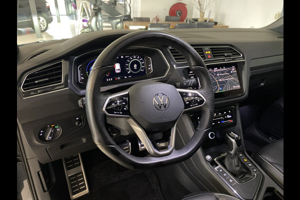 Volkswagen Tiguan 1.4 TSI eHybrid R-Line Business+Black style Panoramadak / Trekhaak /Carplay/ Leer
