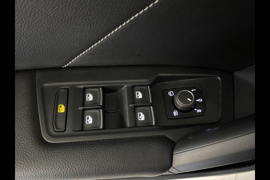 Volkswagen Tiguan 1.4 TSI eHybrid R-Line Business+Black style Panoramadak / Trekhaak /Carplay/ Leer