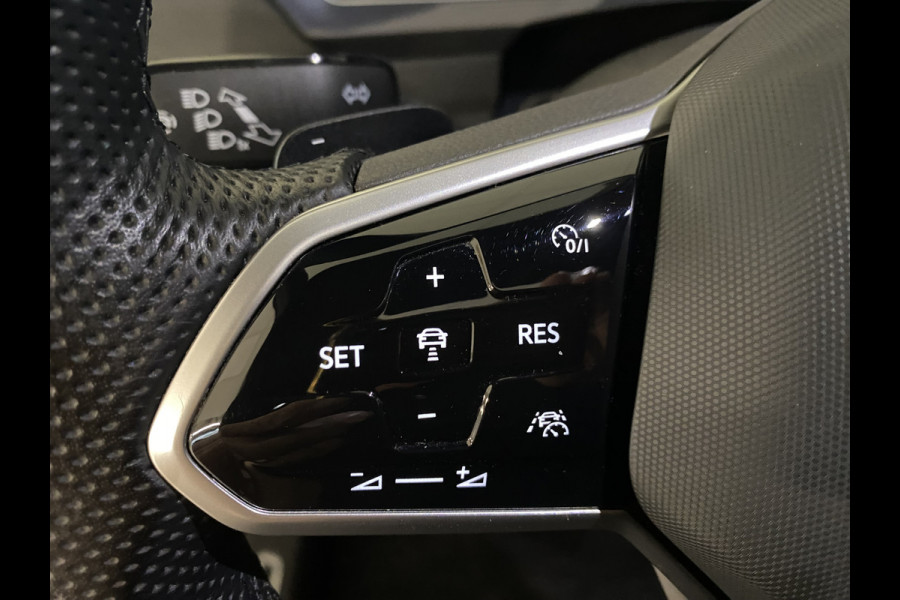 Volkswagen Tiguan 1.4 TSI eHybrid R-Line Business+Black style Panoramadak / Trekhaak /Carplay/ Leer