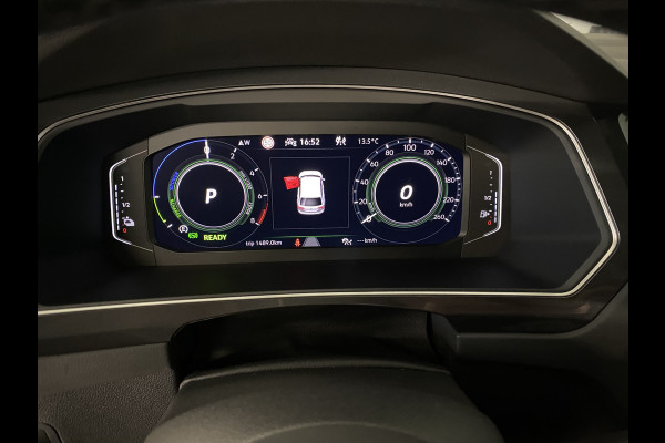 Volkswagen Tiguan 1.4 TSI eHybrid R-Line Business+Black style Panoramadak / Trekhaak /Carplay/ Leer