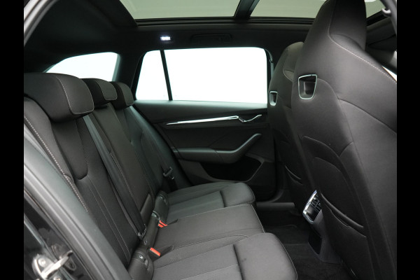 Škoda Octavia Combi 1.4 TSI iV Sportline Business Plug In Hybrid 204pk Dealer O.H. PHEV | Panodak | Sportstoelen Memory & Verwarmd | Matrix LED | Sfeerverlichting | Apple Carplay | Keyless | Blis | Cruise Control | Navigatie | DAB |