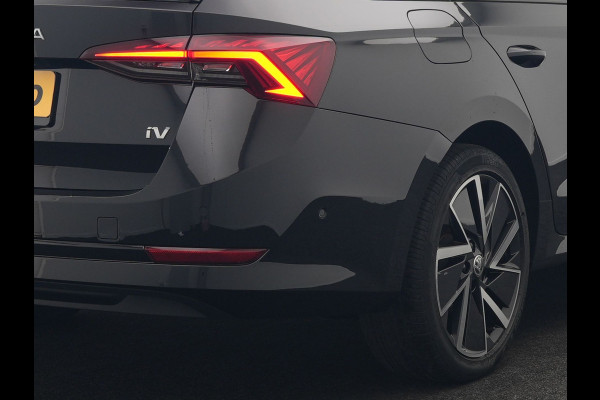 Škoda Octavia Combi 1.4 TSI iV Sportline Business Plug In Hybrid 204pk Dealer O.H. PHEV | Panodak | Sportstoelen Memory & Verwarmd | Matrix LED | Sfeerverlichting | Apple Carplay | Keyless | Blis | Cruise Control | Navigatie | DAB |