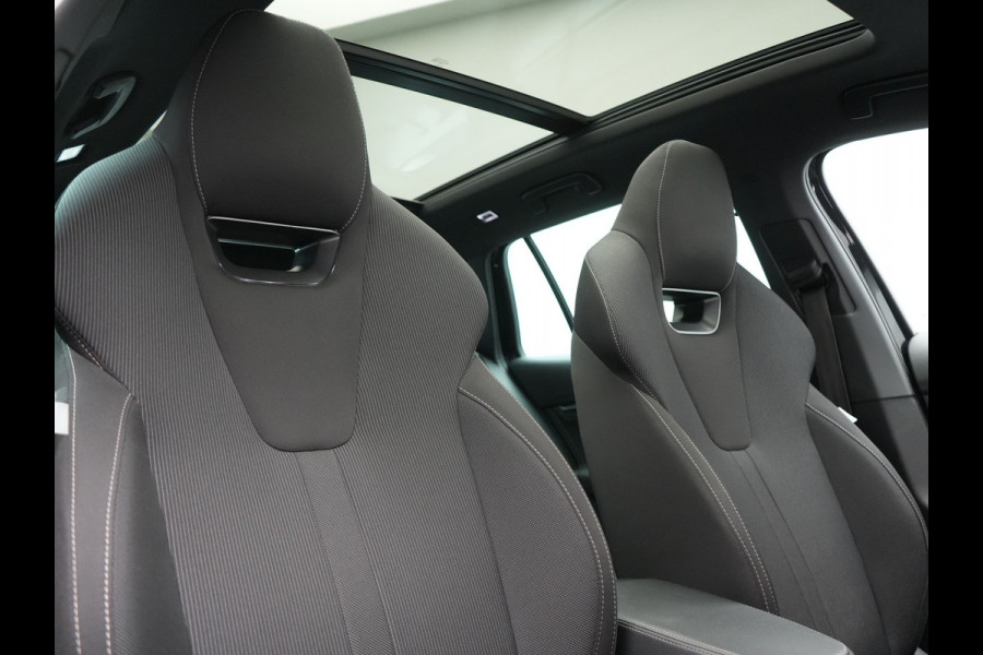 Škoda Octavia Combi 1.4 TSI iV Sportline Business Plug In Hybrid 204pk Dealer O.H. PHEV | Panodak | Sportstoelen Memory & Verwarmd | Matrix LED | Sfeerverlichting | Apple Carplay | Keyless | Blis | Cruise Control | Navigatie | DAB |