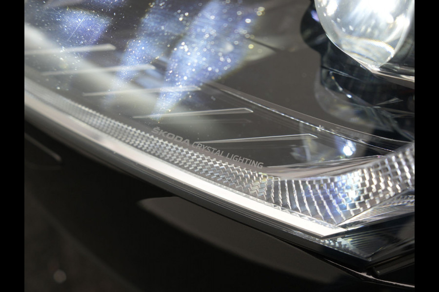 Škoda Octavia Combi 1.4 TSI iV Sportline Business Plug In Hybrid 204pk Dealer O.H. PHEV | Panodak | Sportstoelen Memory & Verwarmd | Matrix LED | Sfeerverlichting | Apple Carplay | Keyless | Blis | Cruise Control | Navigatie | DAB |