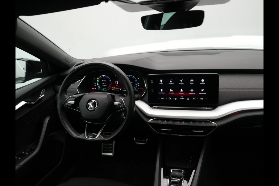 Škoda Octavia Combi 1.4 TSI iV Sportline Business Plug In Hybrid 204pk Dealer O.H. PHEV | Panodak | Sportstoelen Memory & Verwarmd | Matrix LED | Sfeerverlichting | Apple Carplay | Keyless | Blis | Cruise Control | Navigatie | DAB |