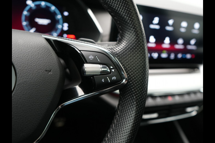 Škoda Octavia Combi 1.4 TSI iV Sportline Business Plug In Hybrid 204pk Dealer O.H. PHEV | Panodak | Sportstoelen Memory & Verwarmd | Matrix LED | Sfeerverlichting | Apple Carplay | Keyless | Blis | Cruise Control | Navigatie | DAB |