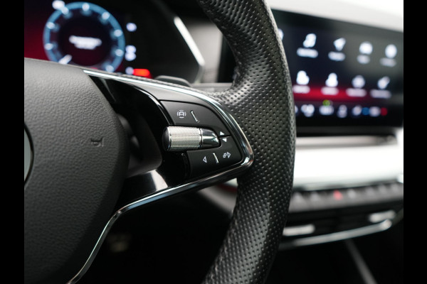 Škoda Octavia Combi 1.4 TSI iV Sportline Business Plug In Hybrid 204pk Dealer O.H. PHEV | Panodak | Sportstoelen Memory & Verwarmd | Matrix LED | Sfeerverlichting | Apple Carplay | Keyless | Blis | Cruise Control | Navigatie | DAB |