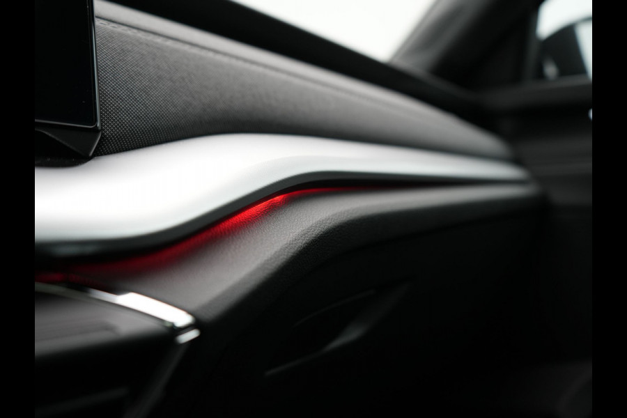 Škoda Octavia Combi 1.4 TSI iV Sportline Business Plug In Hybrid 204pk Dealer O.H. PHEV | Panodak | Sportstoelen Memory & Verwarmd | Matrix LED | Sfeerverlichting | Apple Carplay | Keyless | Blis | Cruise Control | Navigatie | DAB |