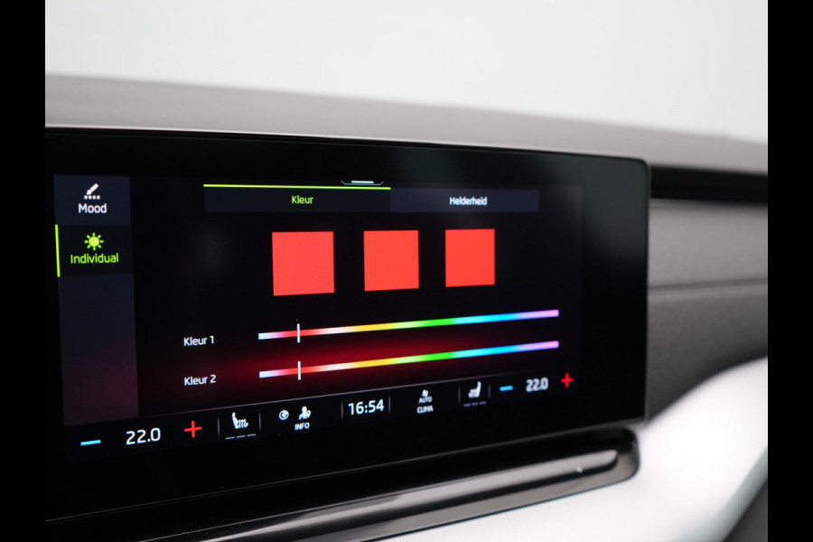 Škoda Octavia Combi 1.4 TSI iV Sportline Business Plug In Hybrid 204pk Dealer O.H. PHEV | Panodak | Sportstoelen Memory & Verwarmd | Matrix LED | Sfeerverlichting | Apple Carplay | Keyless | Blis | Cruise Control | Navigatie | DAB |