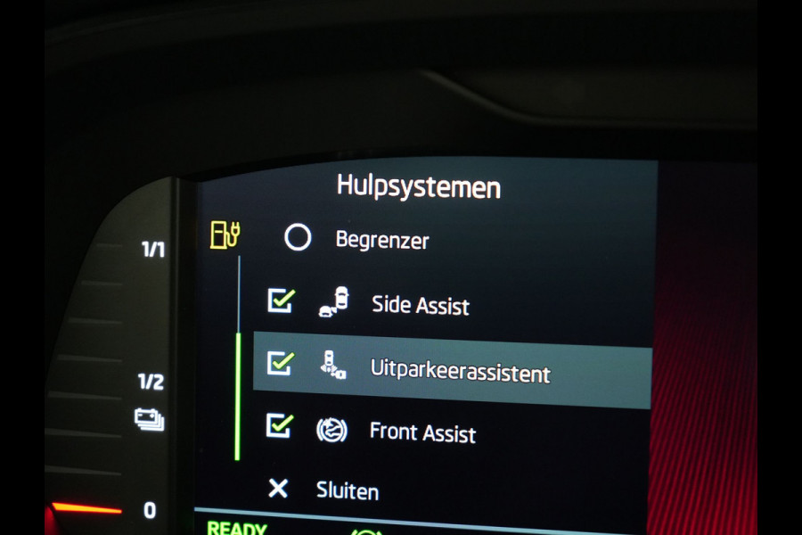 Škoda Octavia Combi 1.4 TSI iV Sportline Business Plug In Hybrid 204pk Dealer O.H. PHEV | Panodak | Sportstoelen Memory & Verwarmd | Matrix LED | Sfeerverlichting | Apple Carplay | Keyless | Blis | Cruise Control | Navigatie | DAB |