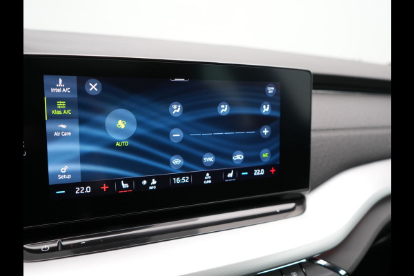 Škoda Octavia Combi 1.4 TSI iV Sportline Business Plug In Hybrid 204pk Dealer O.H. PHEV | Panodak | Sportstoelen Memory & Verwarmd | Matrix LED | Sfeerverlichting | Apple Carplay | Keyless | Blis | Cruise Control | Navigatie | DAB |