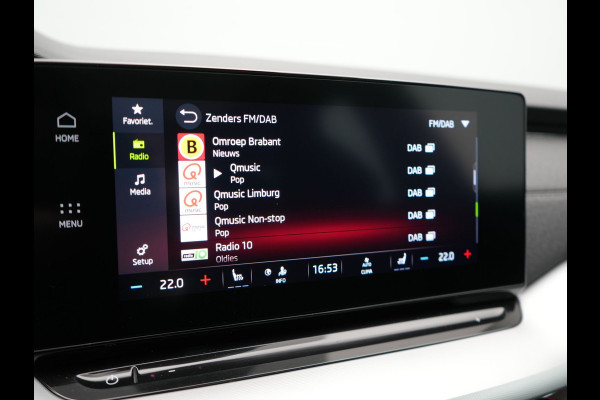 Škoda Octavia Combi 1.4 TSI iV Sportline Business Plug In Hybrid 204pk Dealer O.H. PHEV | Panodak | Sportstoelen Memory & Verwarmd | Matrix LED | Sfeerverlichting | Apple Carplay | Keyless | Blis | Cruise Control | Navigatie | DAB |