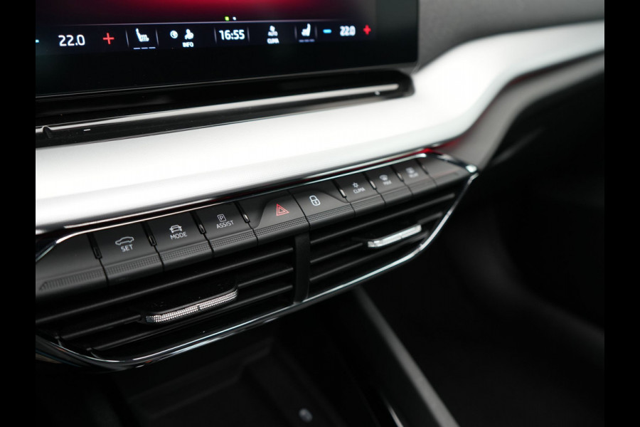 Škoda Octavia Combi 1.4 TSI iV Sportline Business Plug In Hybrid 204pk Dealer O.H. PHEV | Panodak | Sportstoelen Memory & Verwarmd | Matrix LED | Sfeerverlichting | Apple Carplay | Keyless | Blis | Cruise Control | Navigatie | DAB |