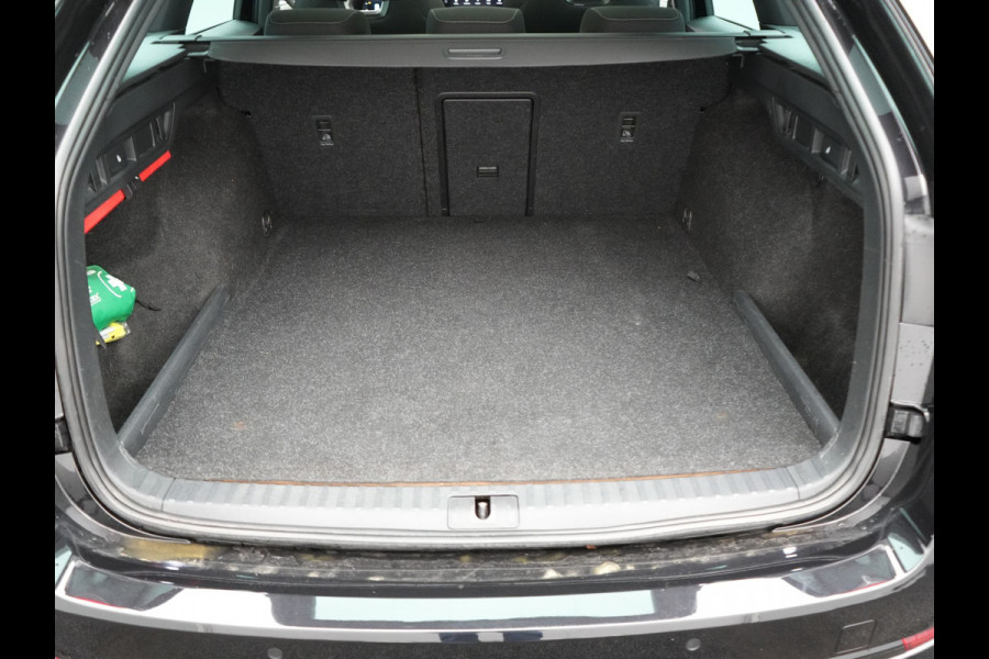 Škoda Octavia Combi 1.4 TSI iV Sportline Business Plug In Hybrid 204pk Dealer O.H. PHEV | Panodak | Sportstoelen Memory & Verwarmd | Matrix LED | Sfeerverlichting | Apple Carplay | Keyless | Blis | Cruise Control | Navigatie | DAB |