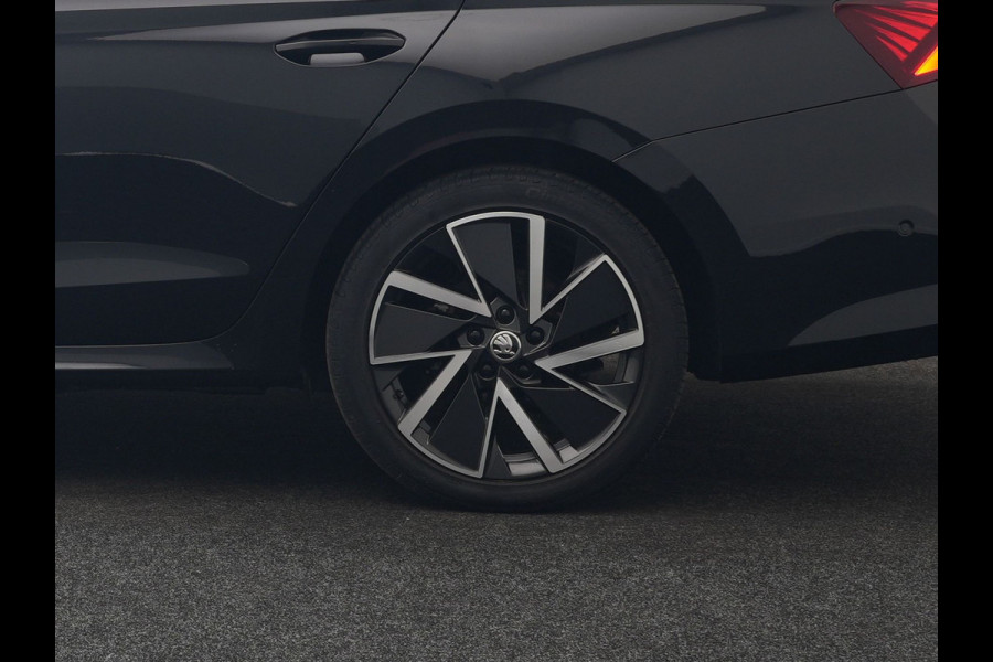 Škoda Octavia Combi 1.4 TSI iV Sportline Business Plug In Hybrid 204pk Dealer O.H. PHEV | Panodak | Sportstoelen Memory & Verwarmd | Matrix LED | Sfeerverlichting | Apple Carplay | Keyless | Blis | Cruise Control | Navigatie | DAB |