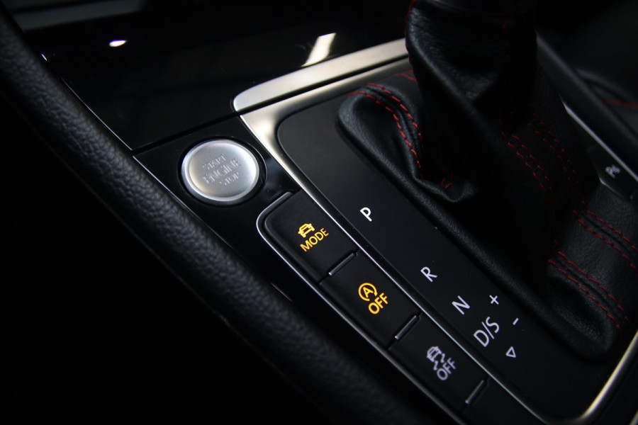 Volkswagen Golf 2.0 TSI GTI TCR PANO-DYN-MEMORY-BIG BREAK KIT