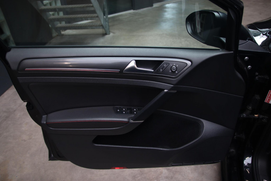 Volkswagen Golf 2.0 TSI GTI TCR PANO-DYN-MEMORY-BIG BREAK KIT